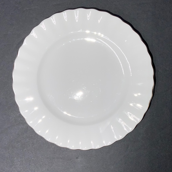 Set of 6 Royal Albert Val D'Or - Bone China - 6 1/4 Bread Dessert Plates - EUC! - Picture 1 of 4